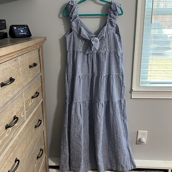 old navy • blue gingham seersucker tiered maxi dress  back tie puff cap sleeves - Picture 2 of 6